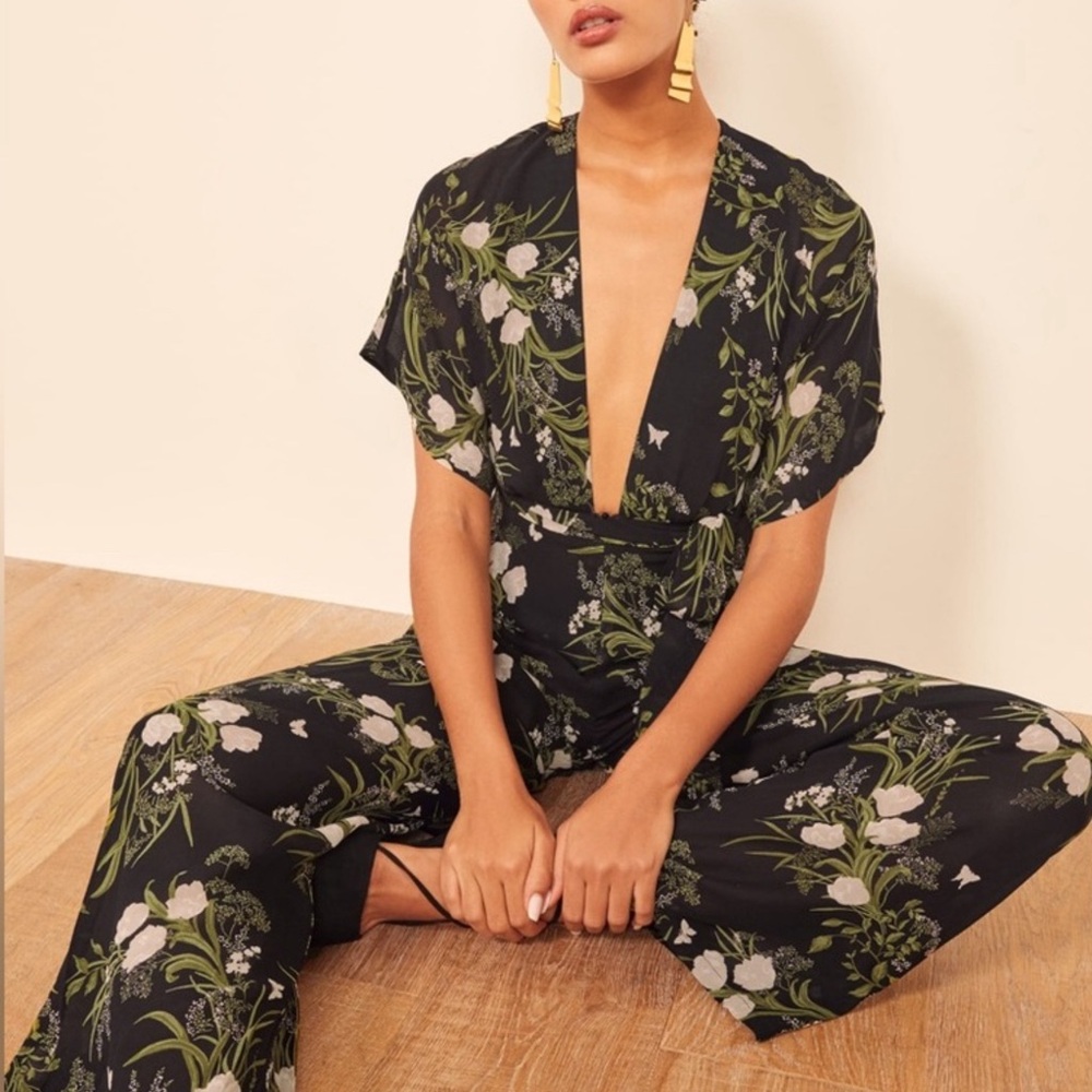 Flora reformation jumpsuit size small worn once for an hour. Like new condition